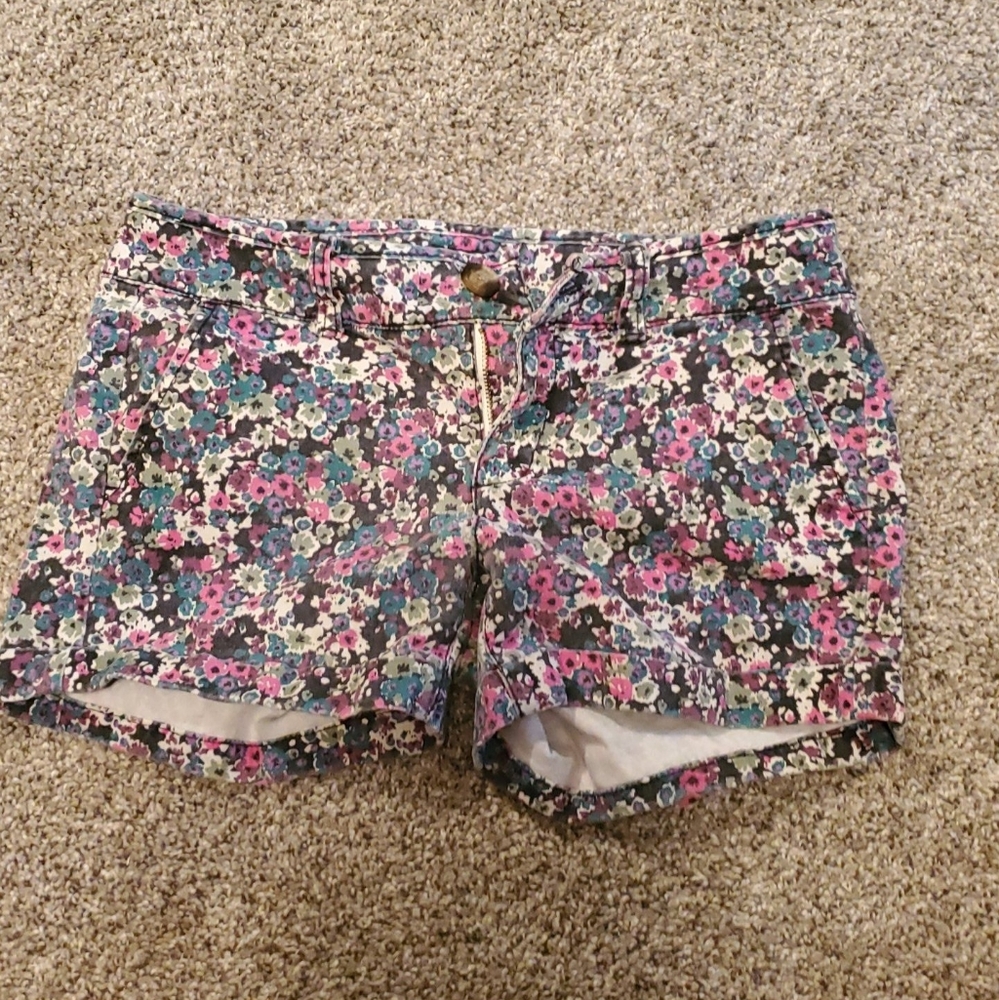floral shorts